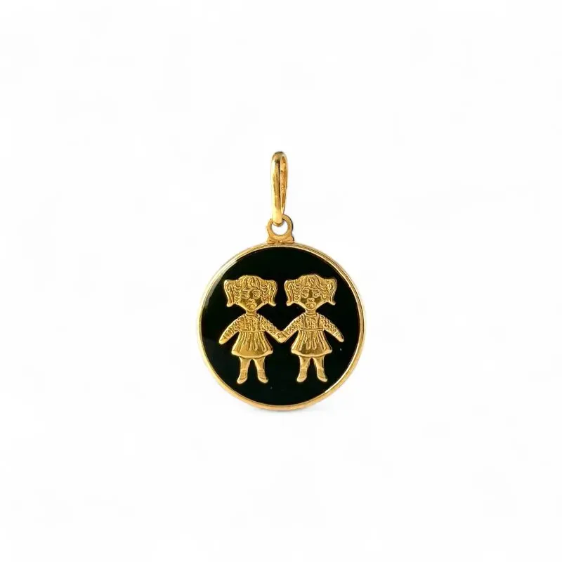 Pingente 2 Meninas Banhado a Ouro 18k com Medalha Preta