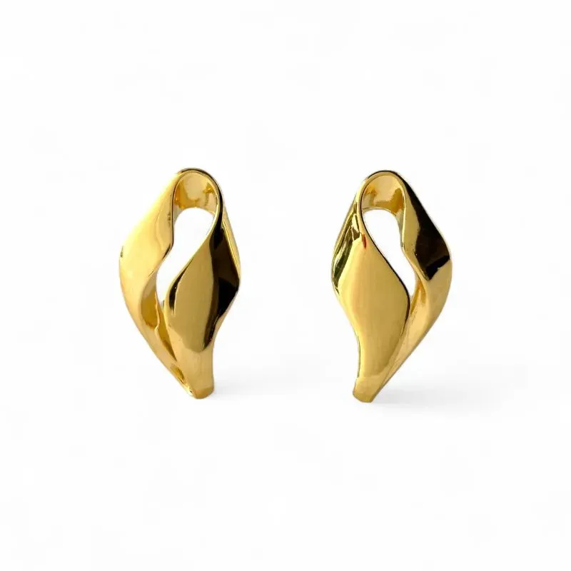 Brinco Orgânico Banhado a Ouro 18k Vazado