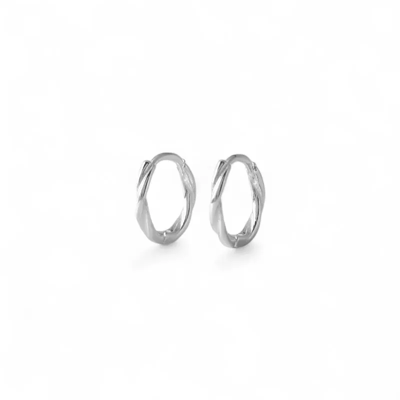 Brinco Argola Torcida Prata 925 - 1,1cm