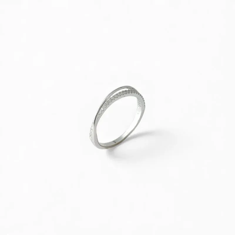 Anel Entrelaçado Prata 925 com 2 Linhas Lisa e com Zircônias