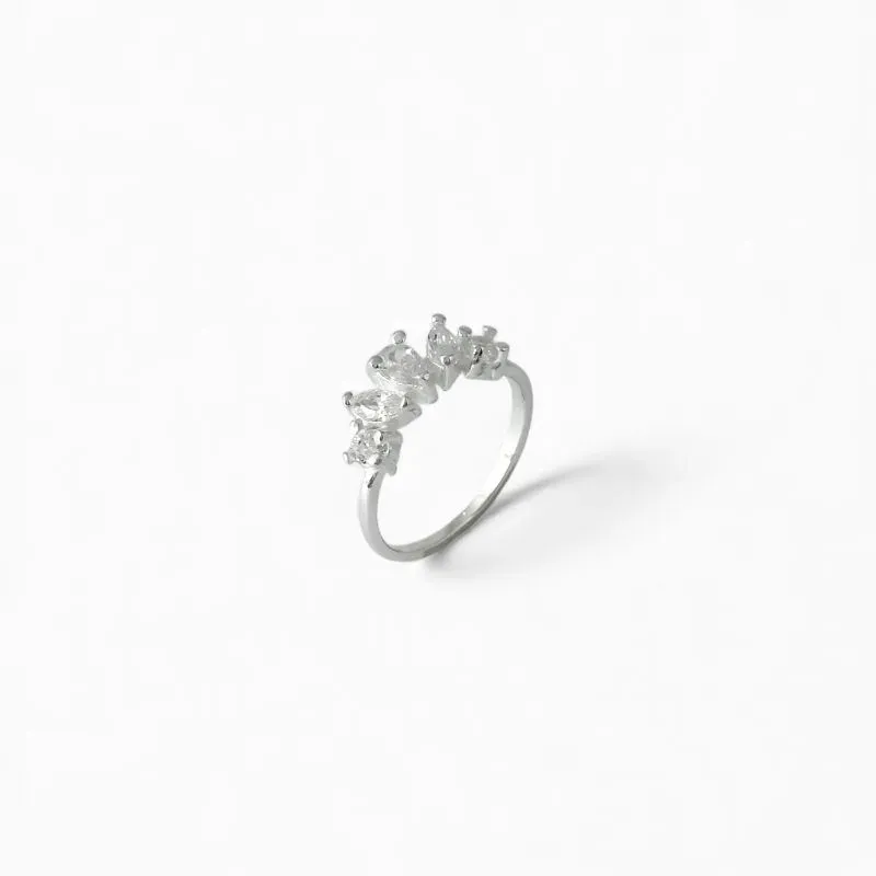 Anel Princesa Prata 925 com Zircônias em Formato de Gota