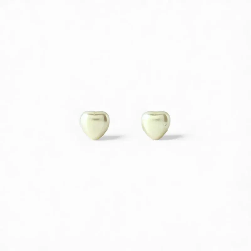 Brinco Pérola em Formato de Coração Banhado a Ouro 18k - 7mm