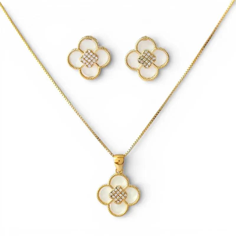 Conjunto Flor com Madrepérola e com Zircônias