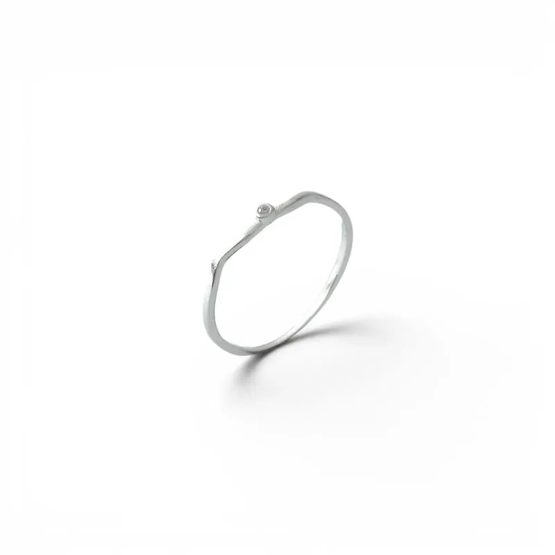 Anel Ondulado em Prata 925 com Zircônia Pequena