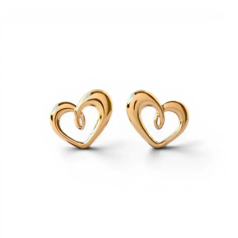 Brinco de Coração Vazado Orgânico Liso Banhado a Ouro 18k