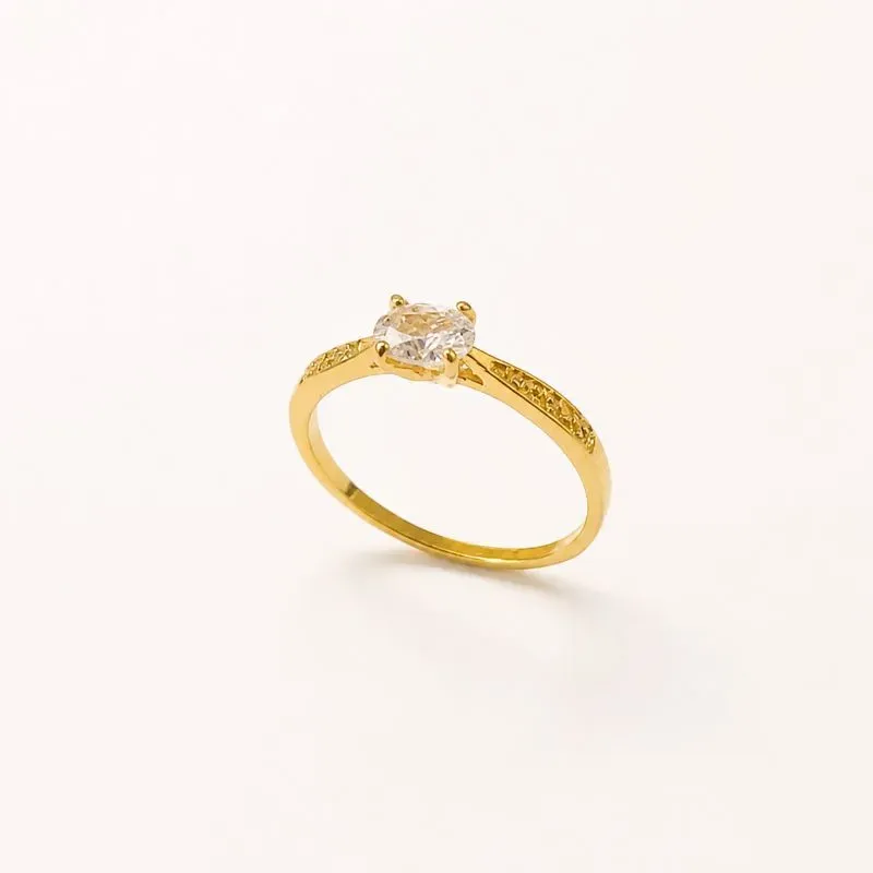 Anel Solitário Banhado a Ouro 18k com Zircônia Oval e Aro Cravejado com Zircônias Tam24