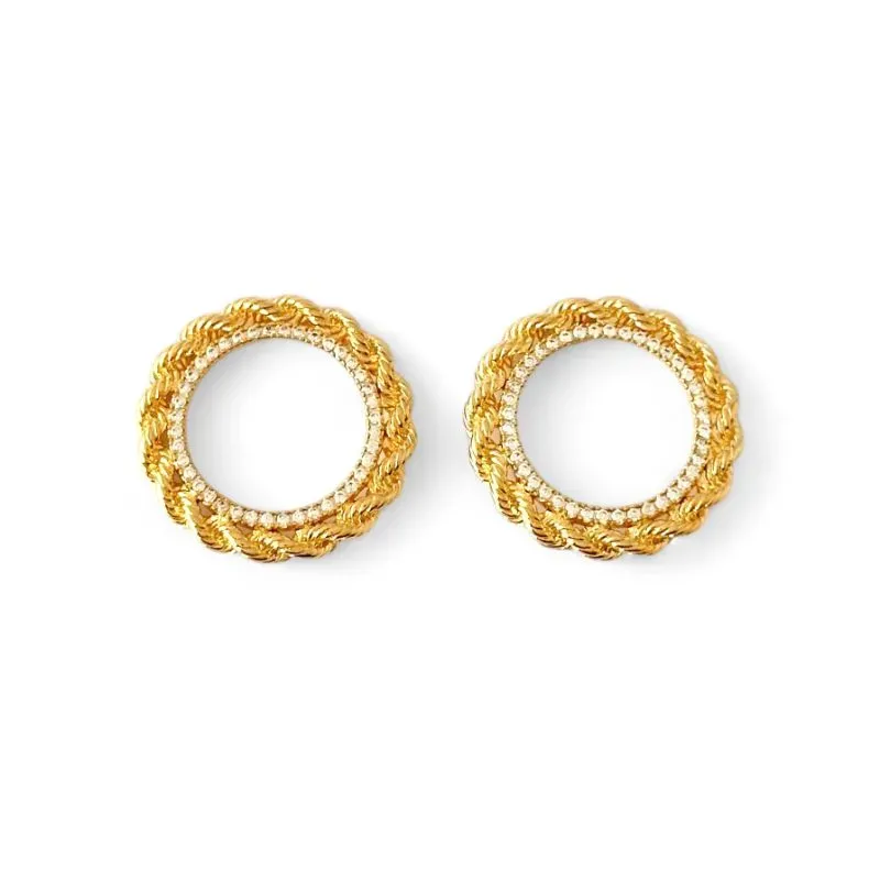 Brinco Círculo Banhado a Ouro 18k Vazado com Detalhe em Cordão Baiano e Zircônias Brinco Círculo Banhado a Ouro 18k Vazado com Detalhe em Cordão Baiano e Zircônias