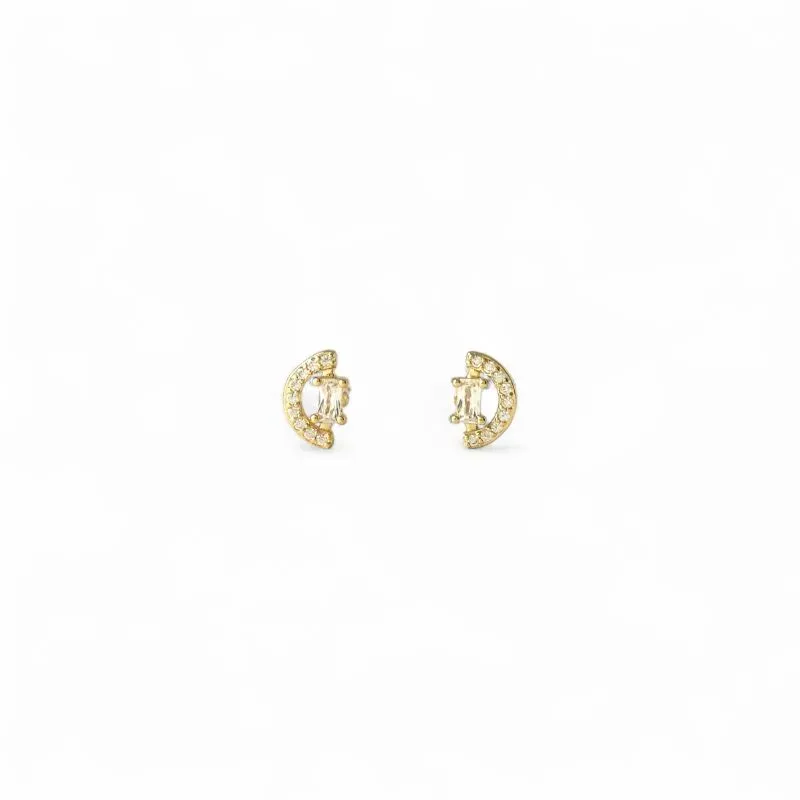 Brinco Geométrico Meio Circulo Banhado a Ouro 18k com Zircônias Brinco Geométrico Meio Circulo Banhado a Ouro 18k com Zircônias