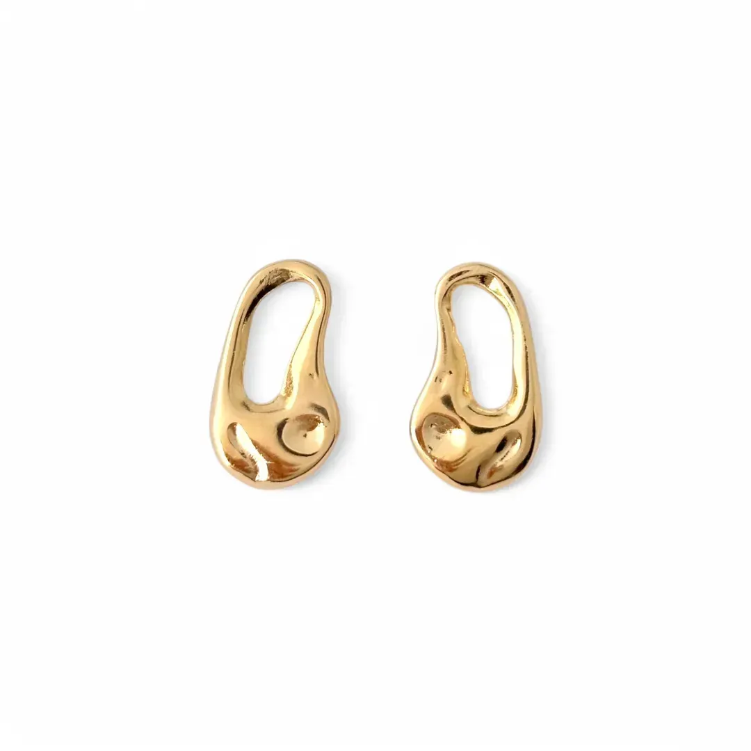 Brinco Orgânico Oval Vazado Banhado a Ouro 18K