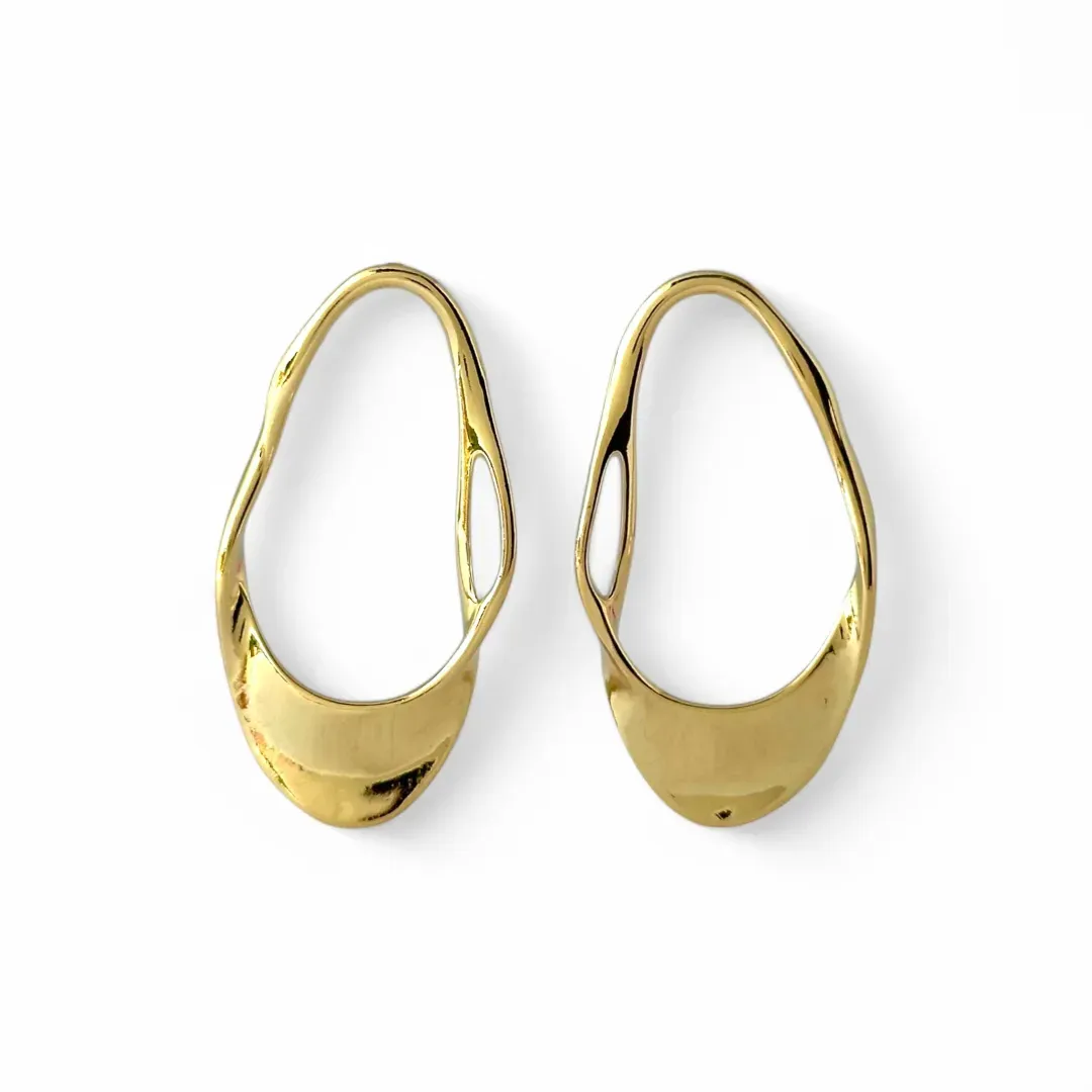 Brinco Orgânico Torcido Banhado a Ouro 18k Vazado