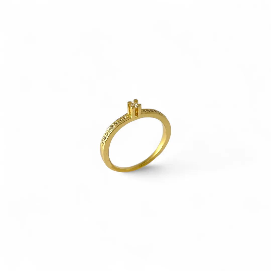 Anel Solitário Banhado a Ouro 18k Aro Cravejado com Zircônias