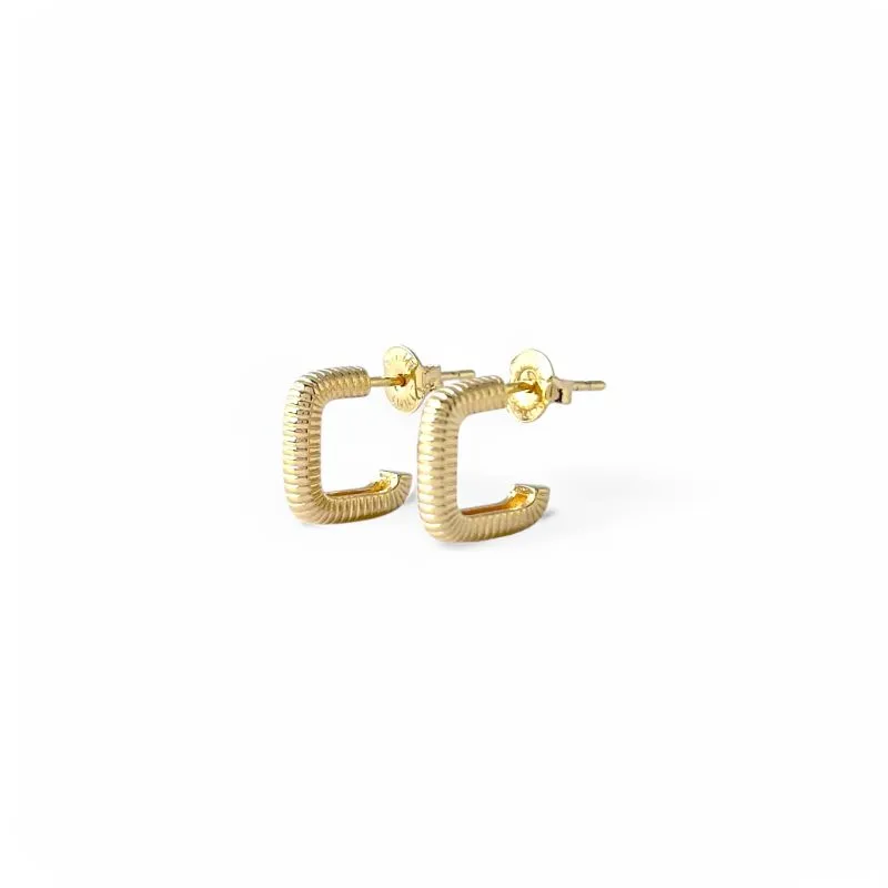 Brinco Argola Aberta Quadrada Banhado a Ouro 18k Trabalhado com Linhas - 1cm