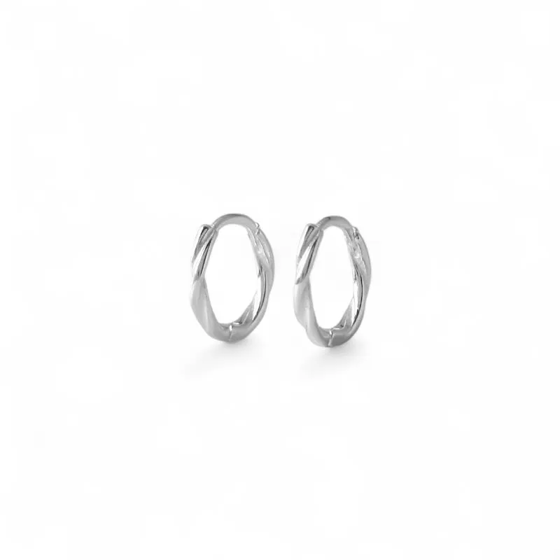 Brinco Argola Torcida Prata 925 - 1,1cm
