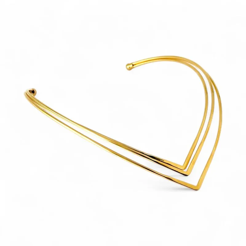 Colar Choker Aro Maximalista Triplo Curvado em V Banhado a Ouro 18k