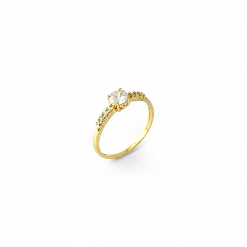 Anel Estilo Solitário Banhado a Ouro 18k com Zircônia e Aro Cravejado com Zircônias Anel Estilo Solitário Banhado a Ouro 18k com Zircônia e Aro Cravejado com Zircônias