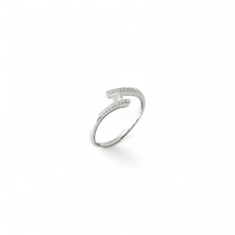 Anel Estilo Solitário Prata 925 com Zircônia Maior no Centro e Microzircônias ao Redor