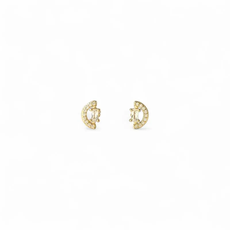 Brinco Geométrico Meio Circulo Banhado a Ouro 18k com Zircônias Brinco Geométrico Meio Circulo Banhado a Ouro 18k com Zircônias