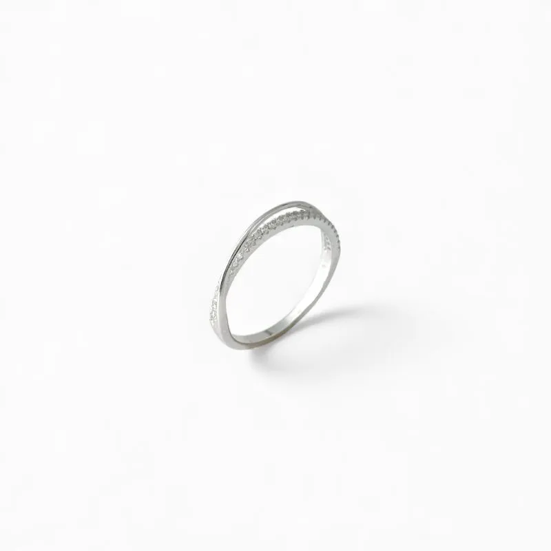 Anel Entrelaçado Prata 925 com 2 Linhas Lisa e com Zircônias