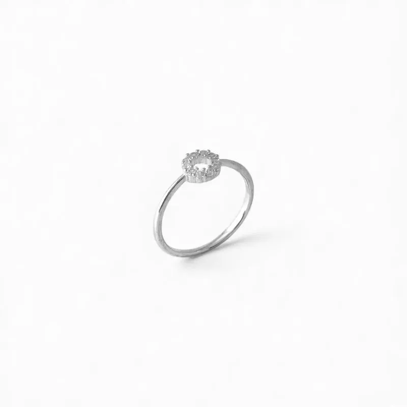 Anel Estilo Chuveirinho Prata 925 com Circulo Vazado de Zircônias