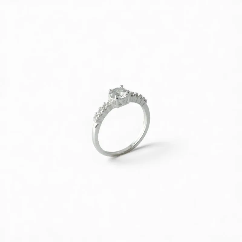 Anel Estilo Solitário Prata 925 com Zircônia e Aro Cravejado com Zircônias