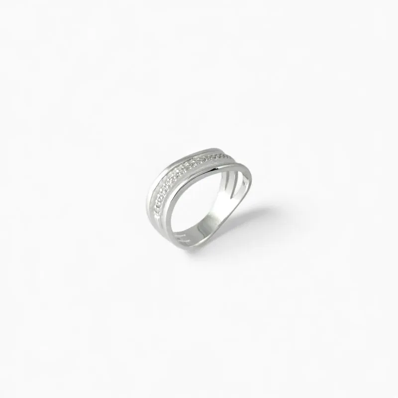 Anel Ondulado Prata 925 com 2 Linhas Lisas e 1 Linha de Zircônias