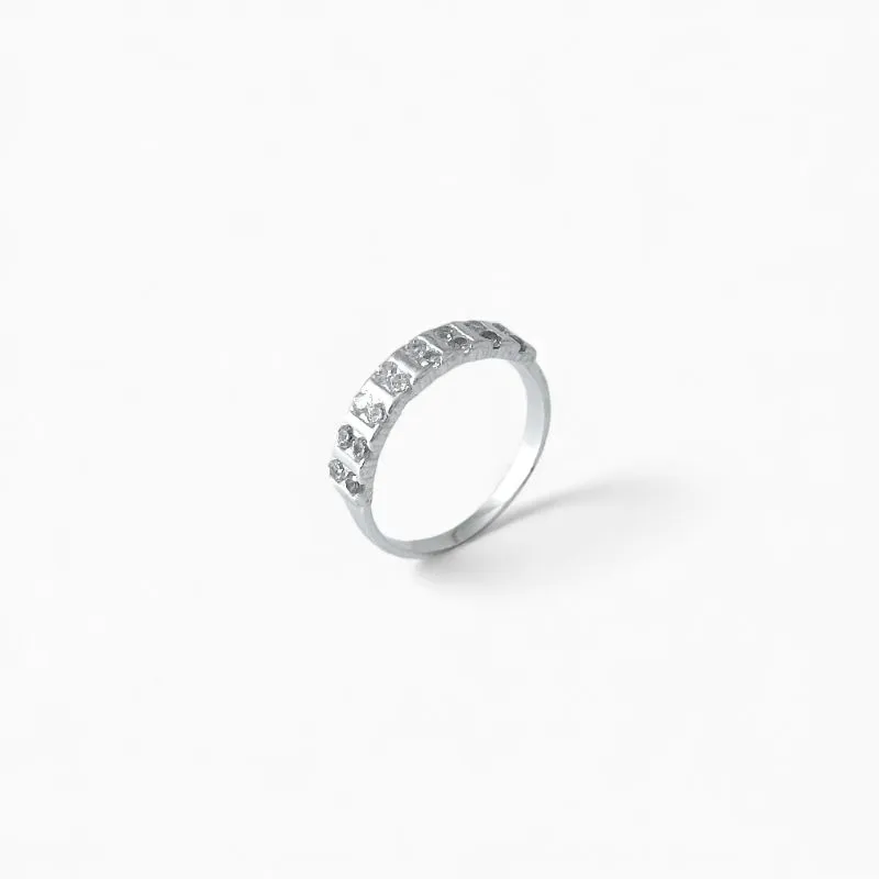 Anel Estilo Meia Aliança Prata 925 com Linhas e Zircônias Tam28