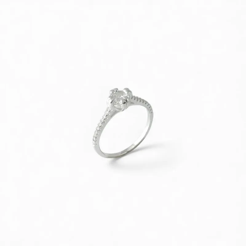 Anel Solitário Prata 925 com Aro Cravejado com Zircônias