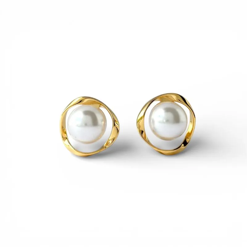 Brinco Maximalista Exclusivo Orgânico com Pérola Banhado a Ouro 18k - 2,9cm