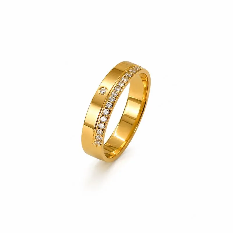 Anel Estilo Aliança Banhado a Ouro 18k com 1 Linha de Zircônias e 1 Zircônia Central Tam28