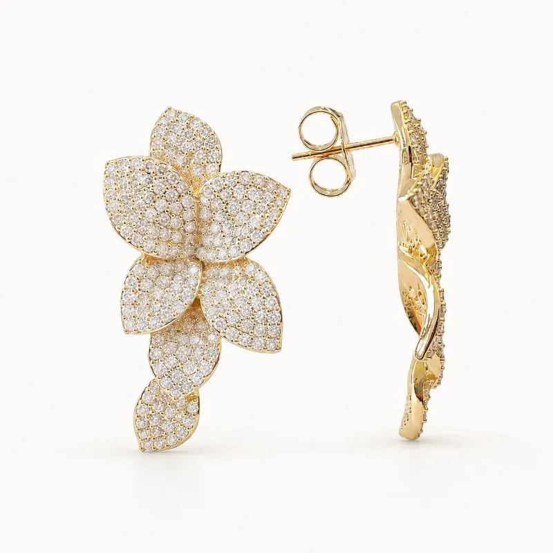 Brinco Ear cuff Flor Banhado a Ouro 18k com Zircônias - 3,5 cm