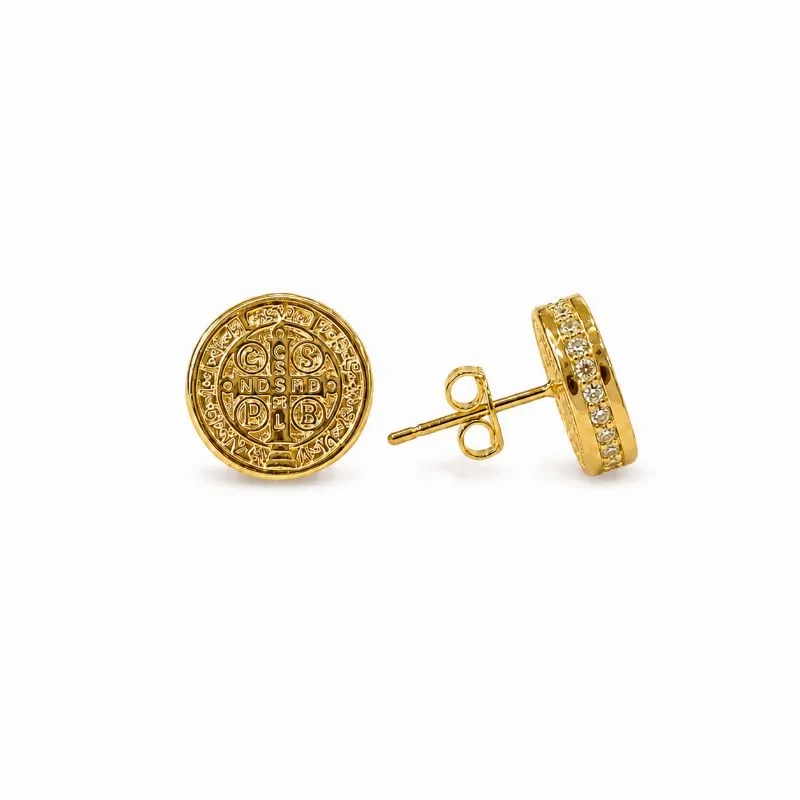 Brinco Medalha São Bento Borda com Pedras Banhado a Ouro 18K com Zircônias - 1,1 cm