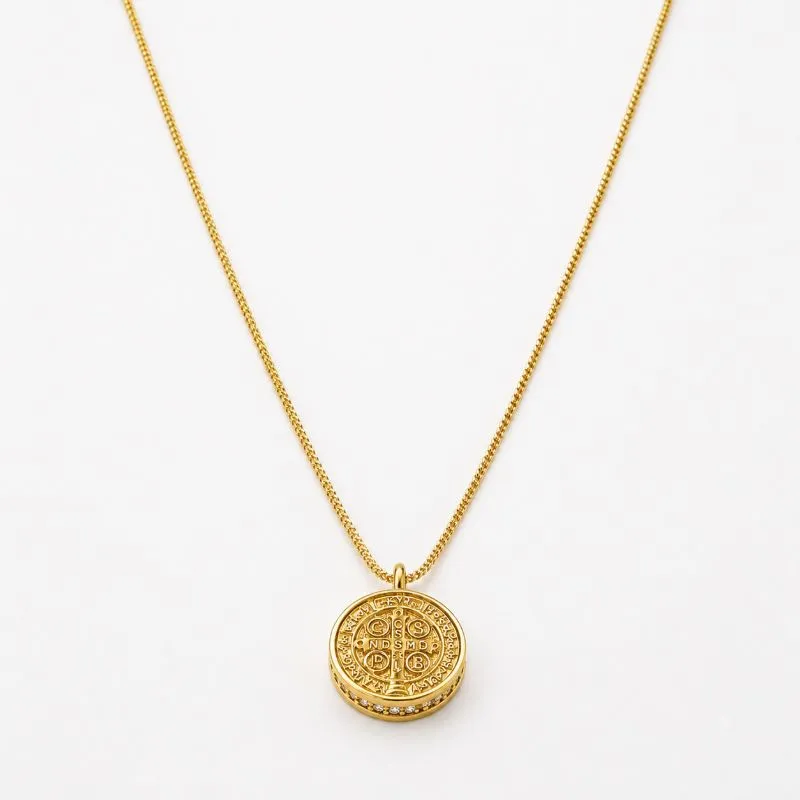 Colar Medalha Lateral Cravejada São Bento Banhado a Ouro 18k com Zircônias - 40 cm + 4 cm (Alongador)